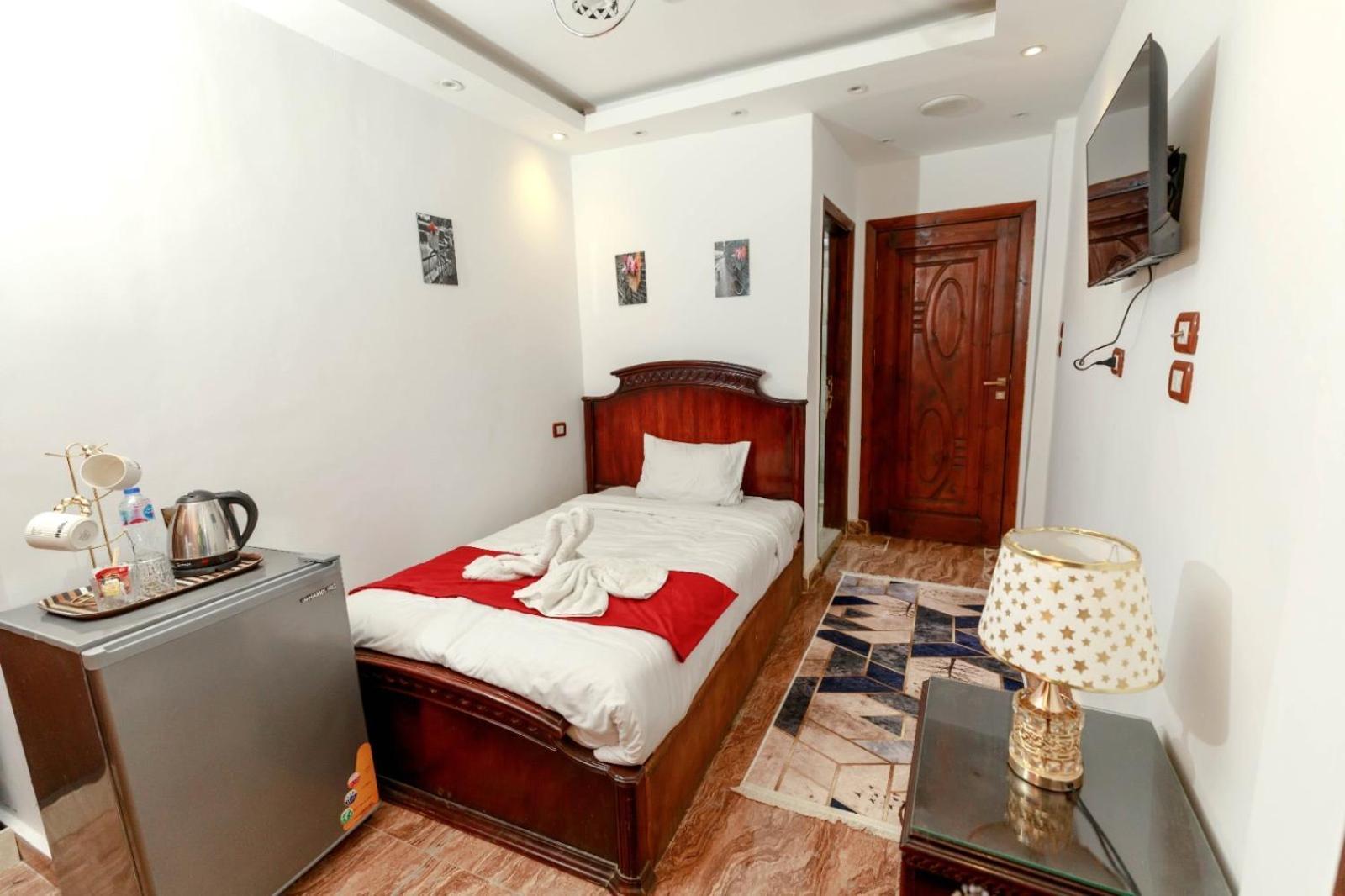 Middle East Pyramids Hotel Kafrat al Jabal Bagian luar foto
