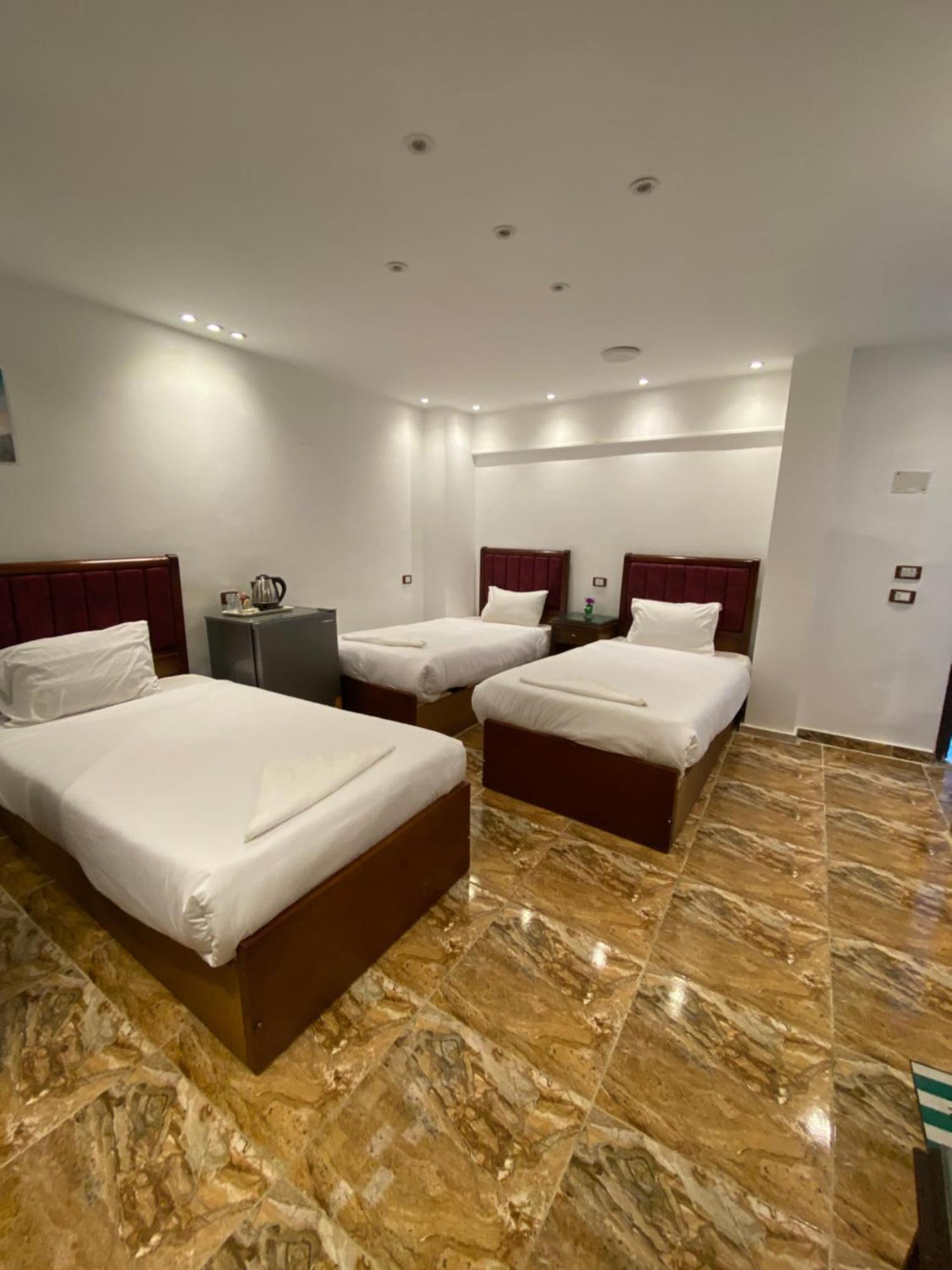 Middle East Pyramids Hotel Kafrat al Jabal Bagian luar foto
