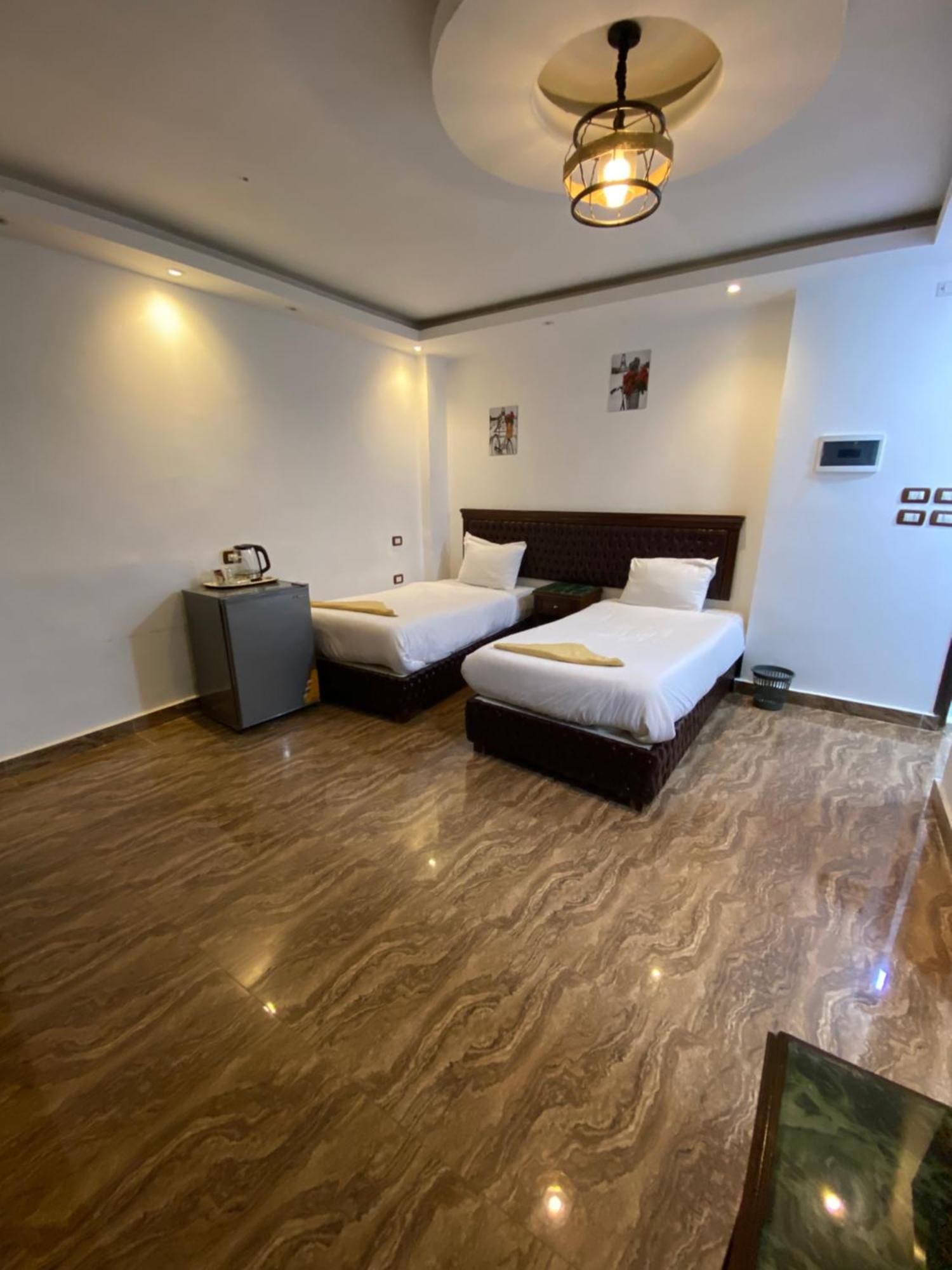 Middle East Pyramids Hotel Kafrat al Jabal Bagian luar foto
